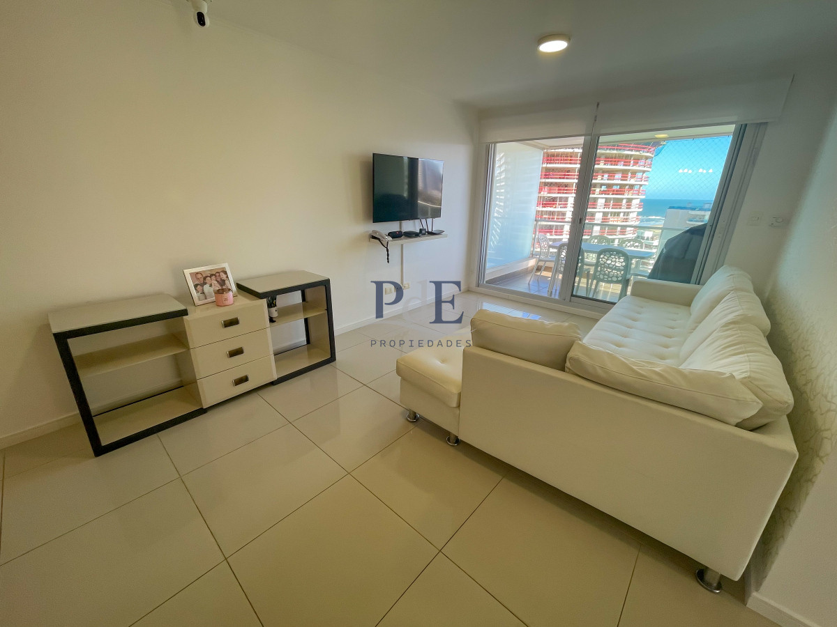 Piso alto en torre premium en Playa Brava - Imagen 2