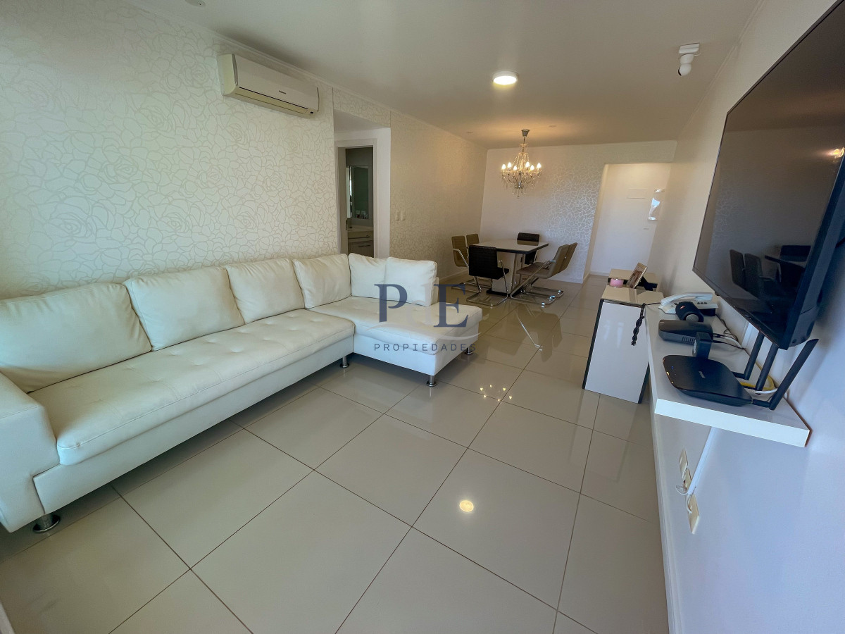 Piso alto en torre premium en Playa Brava