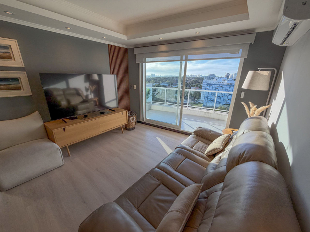 Penthouse Esquinero con Parrillero Propio y Vistas a la Mansa.