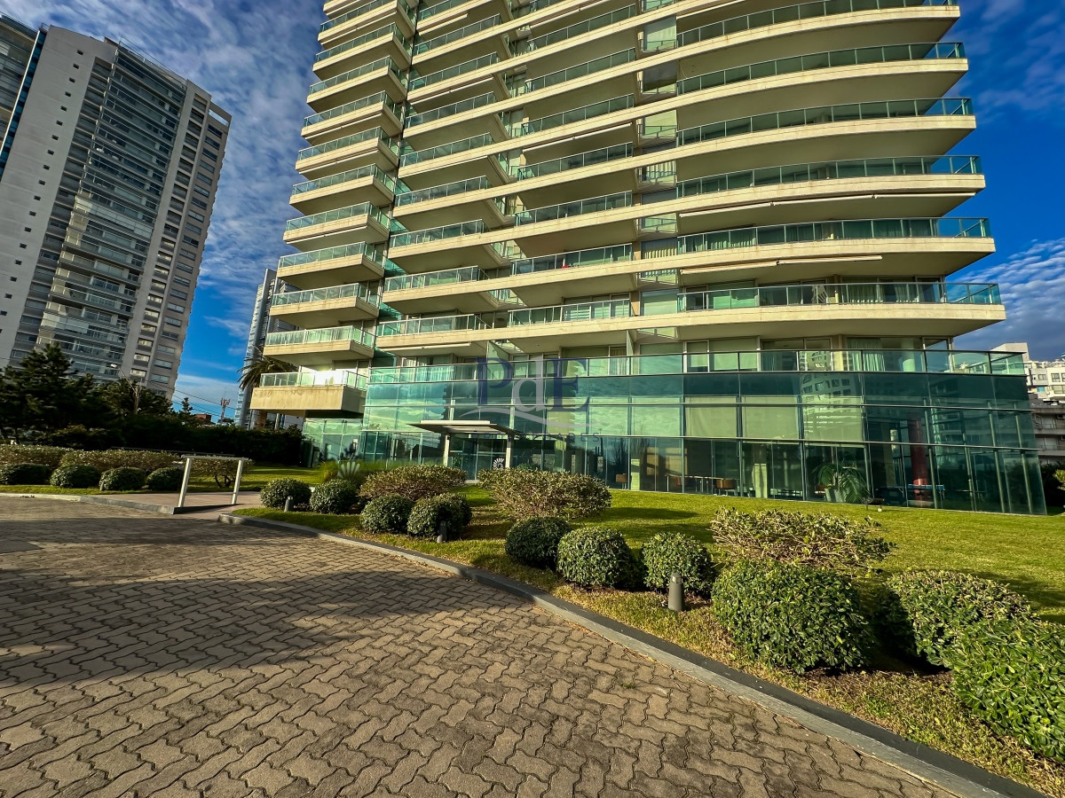 Gala Tower. Pda 4, exclusivo departamento a solo pasos del Mar en Playa Mansa. - Imagen 44