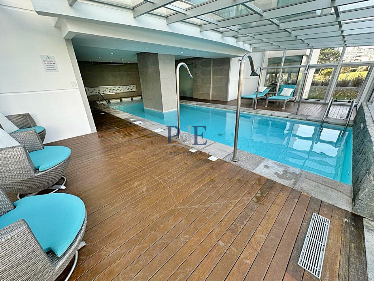 Piso alto en torre premium en Playa Brava - Imagen 31