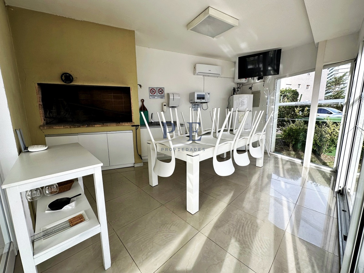 Penthouse Esquinero con Parrillero Propio y Vistas a la Mansa. - Imagen 35