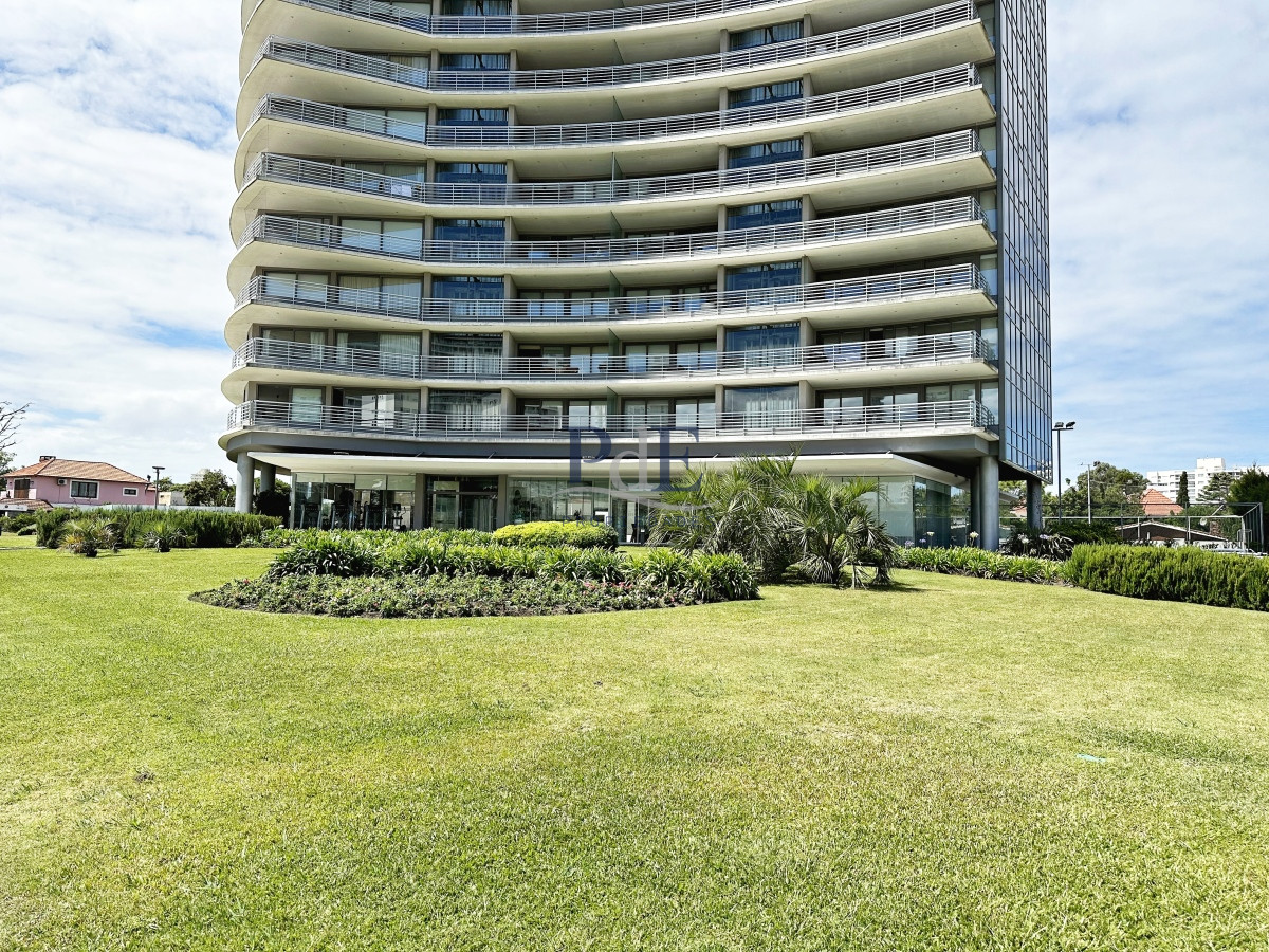 Piso alto esquinero en Alexander Boulevard - Imagen 17