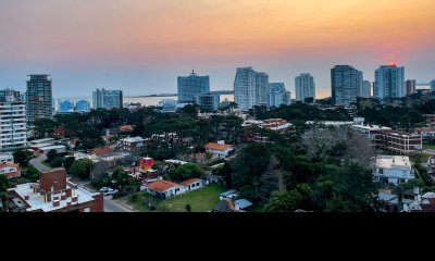Hermoso monoambiente en piso alto con vista a Playa Mansa y Brava!