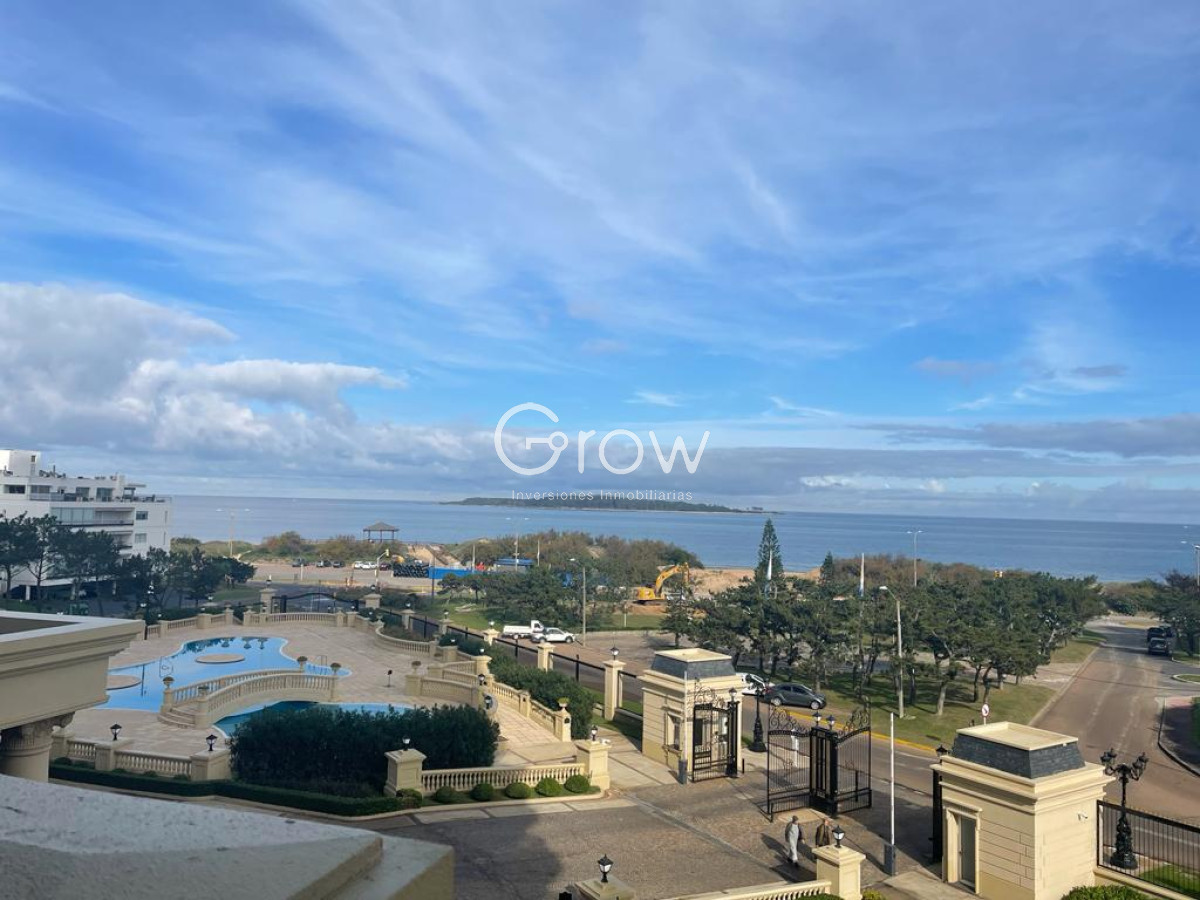 Exclusivo apartamento en edificio premium en Playa Mansa!