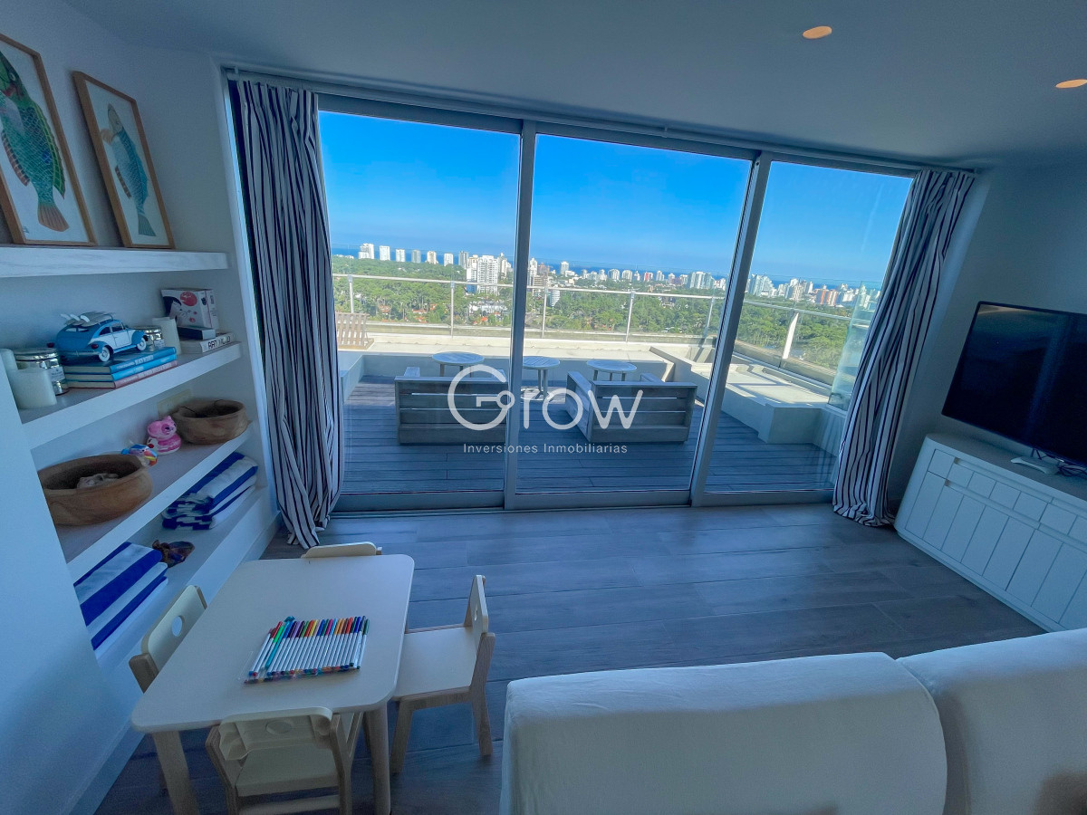 Apartamento ID.2436 - Exclusivo Penthouse duplex, cerca de todo, Av Roosevelt, Punta del Este!
