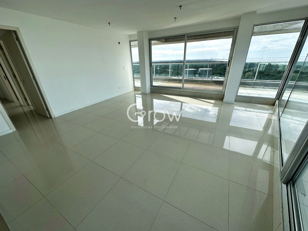 Apartamento ID.507 - Punta del Este. Pent House. Edificio con amplios servicios cerca de todo.