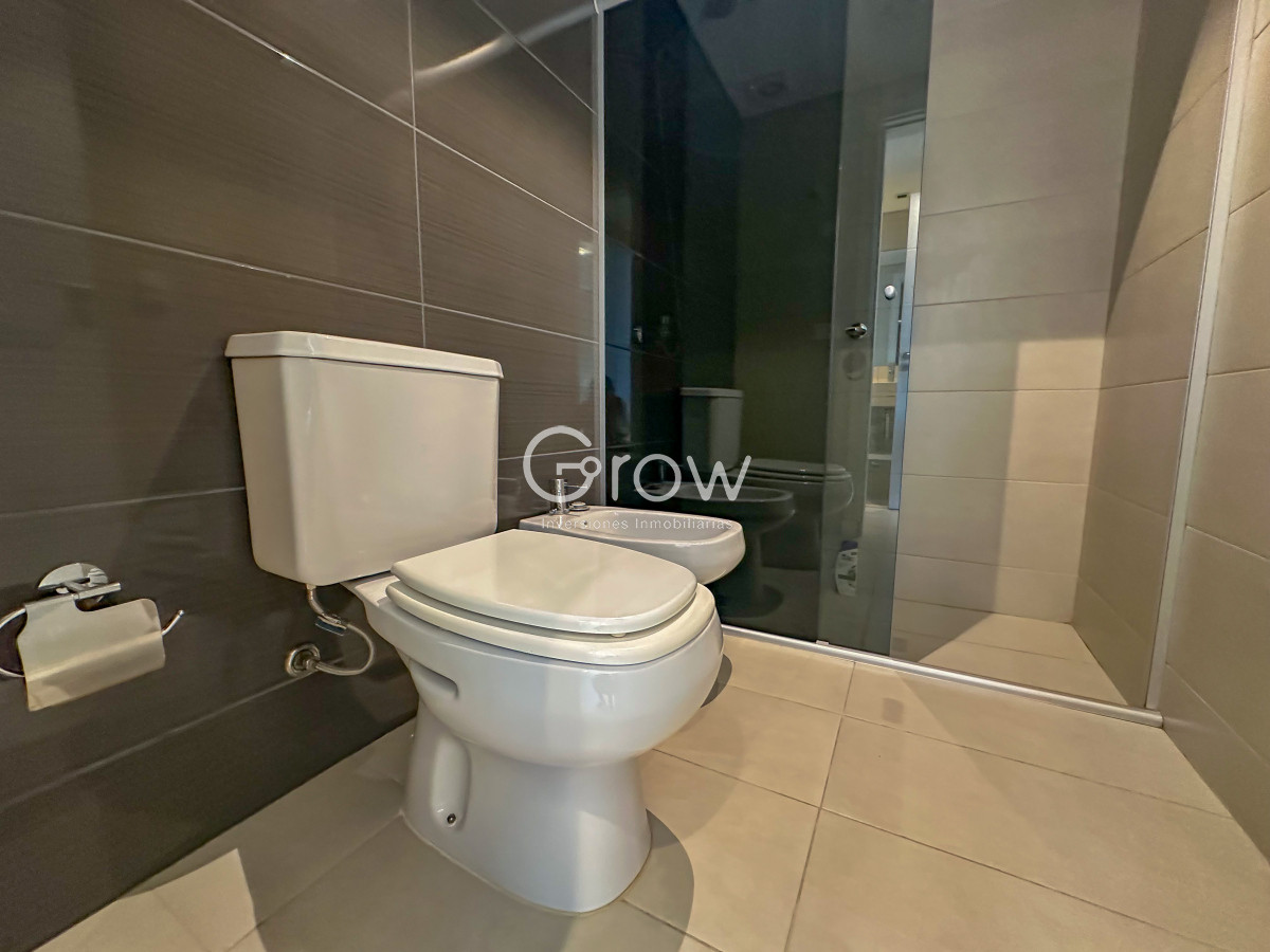 Apartamento ID.2566 - Planta especial en piso alto, parrillero y jacuzzi en balcón