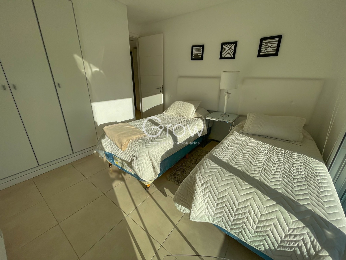 Apartamento ID.2053 - Hermoso apartamento esquinero en Playa Mansa!