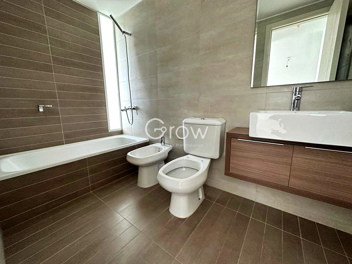Apartamento ID.504 - Punta del Este, edificio con amplios servicios cerca de todo.