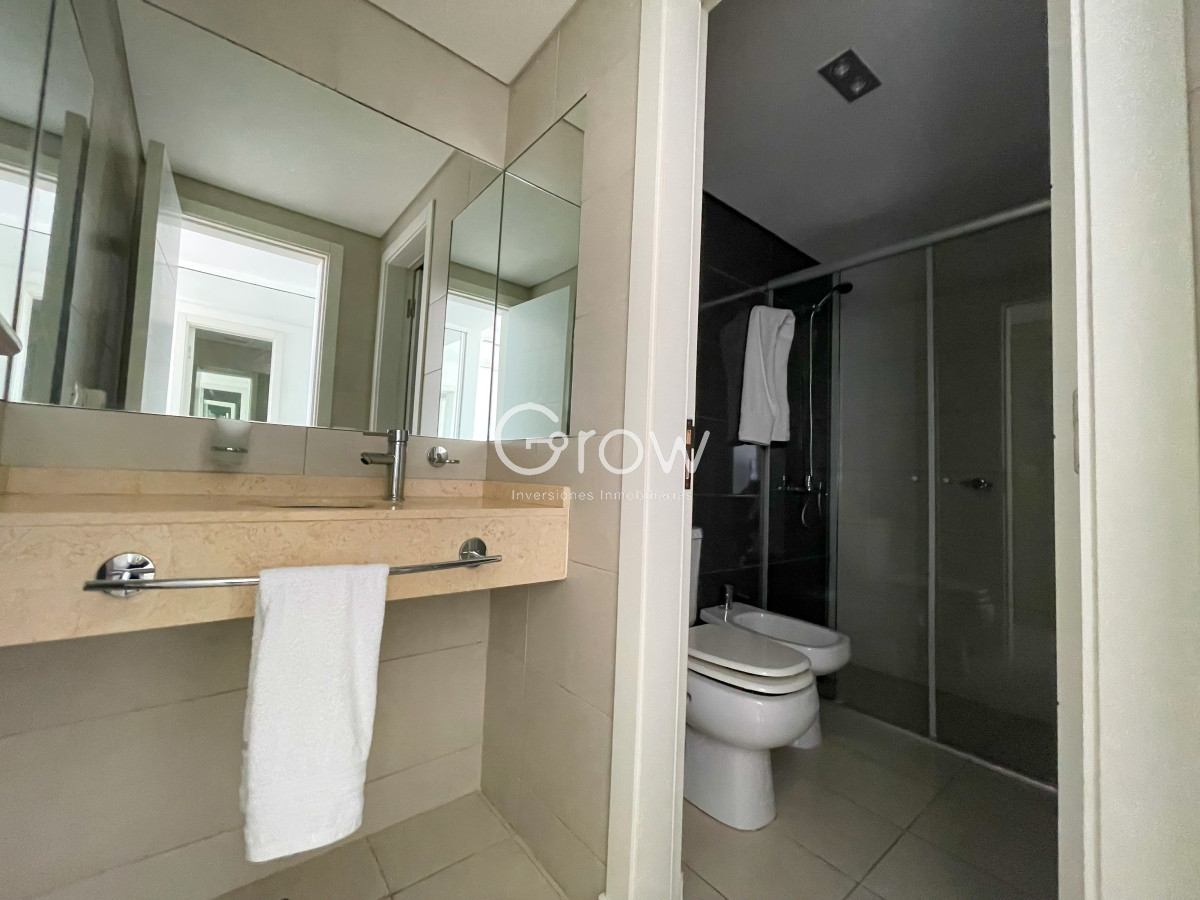 Apartamento ID.1438 - Piso alto con hermosa vista a Playa Brava!
