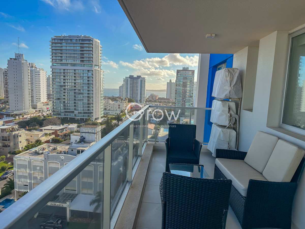 Apartamento ID.3006 - Hermoso piso alto con vistas al mar en parada 3 de Playa Brava 