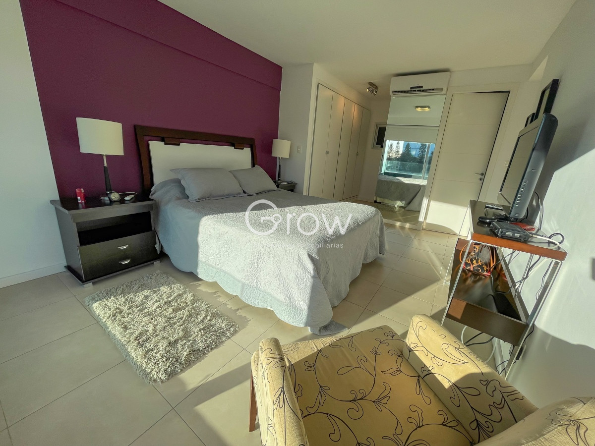 Apartamento ID.2053 - Hermoso apartamento esquinero en Playa Mansa!