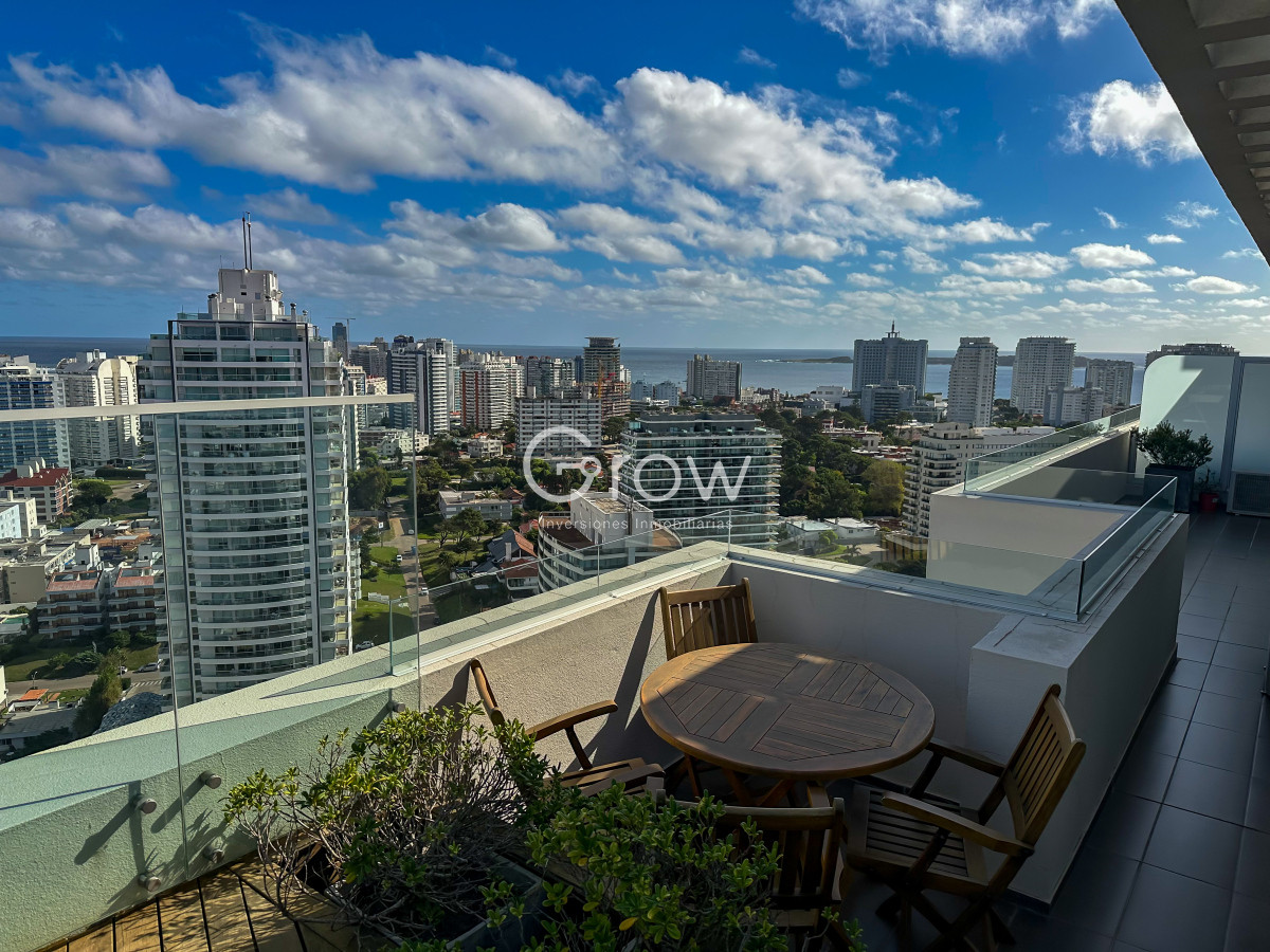 Apartamento ID.2566 - Planta especial en piso alto, parrillero y jacuzzi en balcón