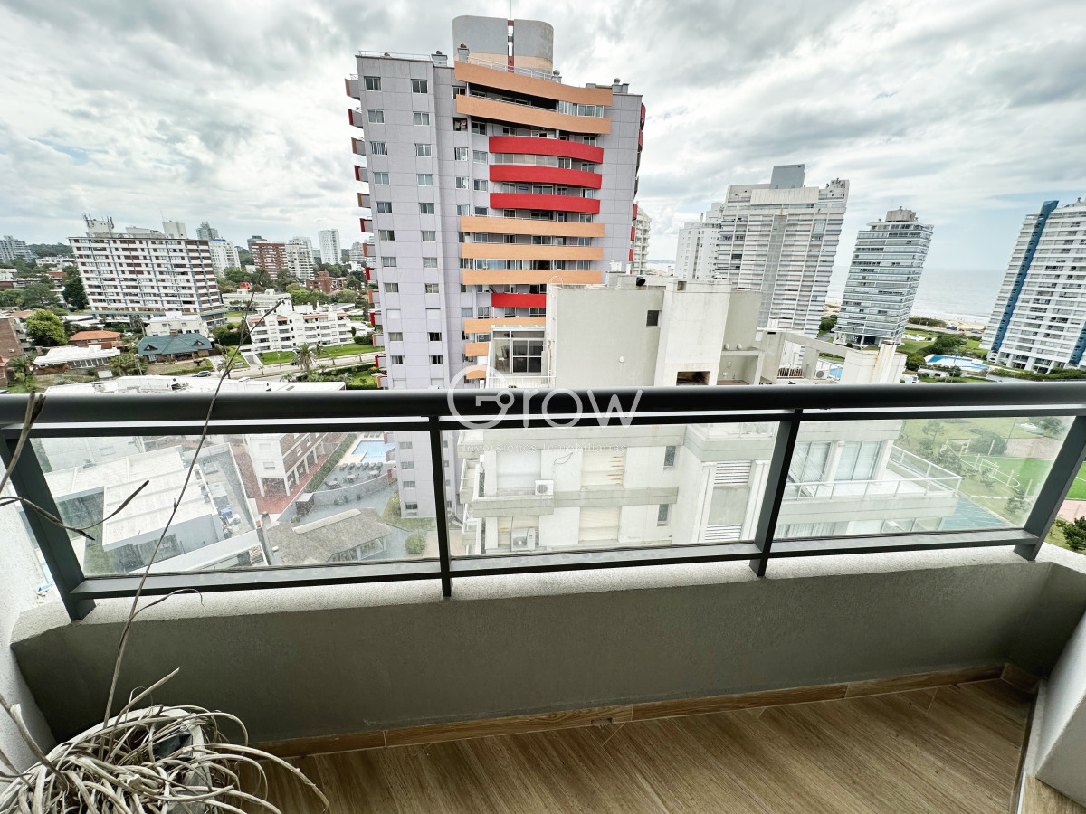 Apartamento ID.2535 - A pasos de Playa Brava en Torre con servicios!!!