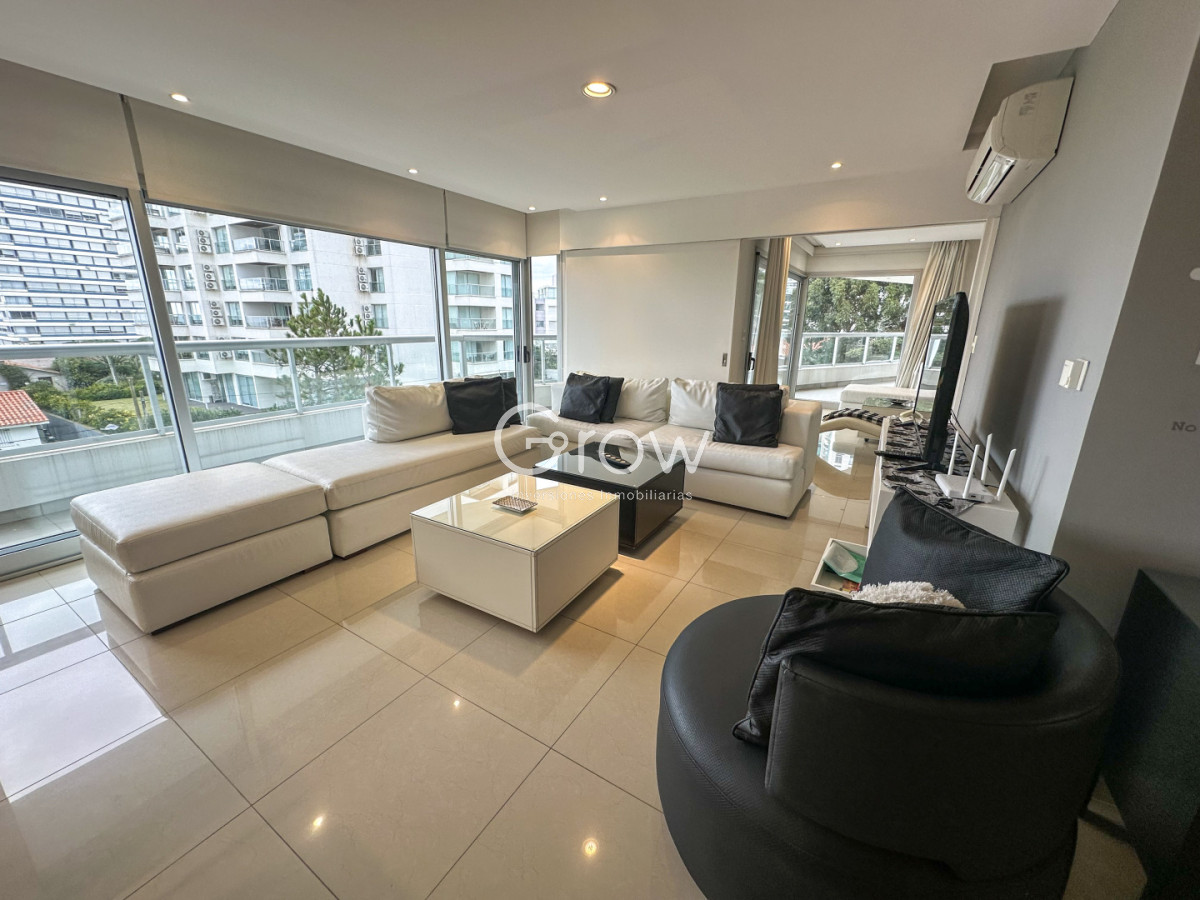 Apartamento ID.2175 - Excluso departamento semi piso en Playa Brava, Punta del Este!