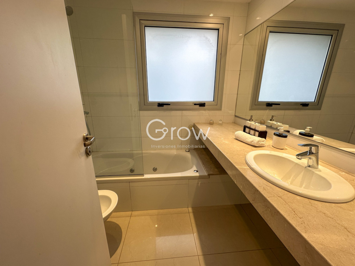 Apartamento ID.2175 - Excluso departamento semi piso en Playa Brava, Punta del Este!