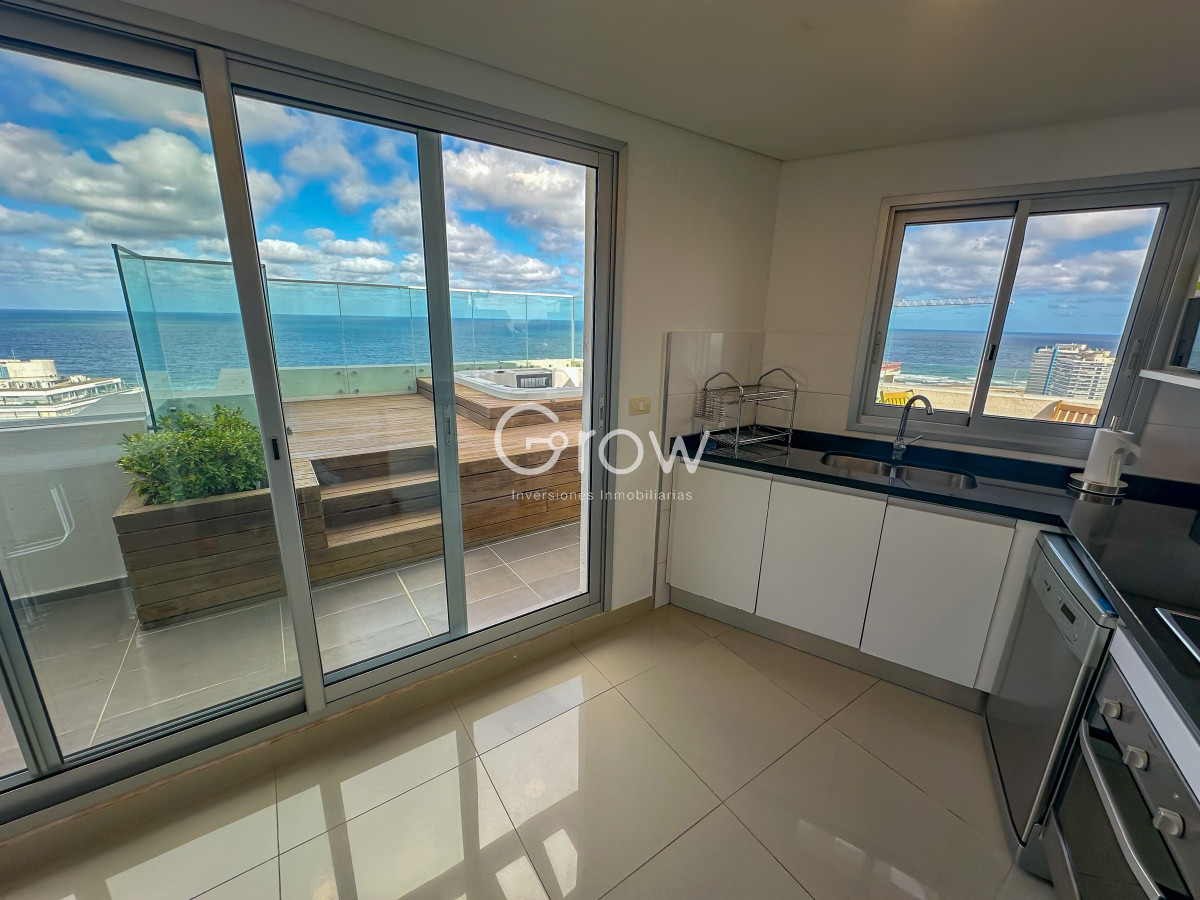 Apartamento ID.2566 - Planta especial en piso alto, parrillero y jacuzzi en balcón