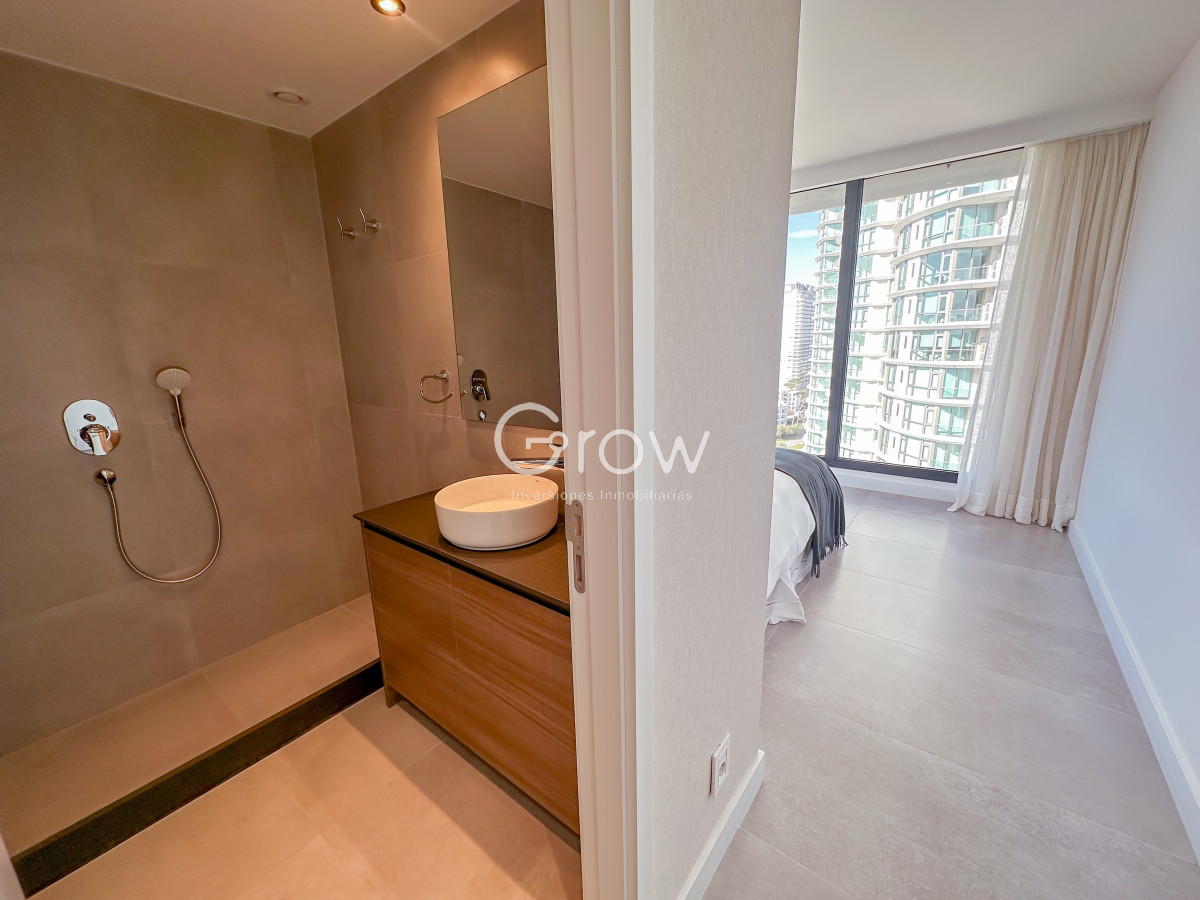 Apartamento ID.2327 - Venetian. Exclusivo apartamento frente al Mar en Playa Mansa!