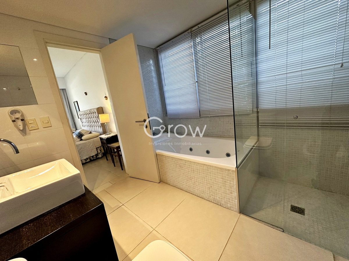 Apartamento ID.859 - Categoría en primera linea de Playa Brava