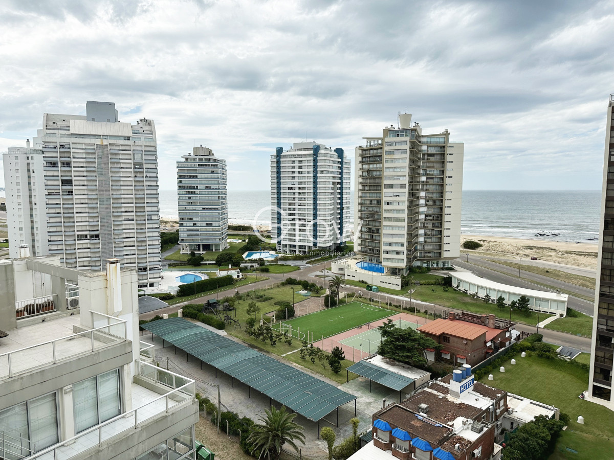 Apartamento ID.2535 - A pasos de Playa Brava en Torre con servicios!!!