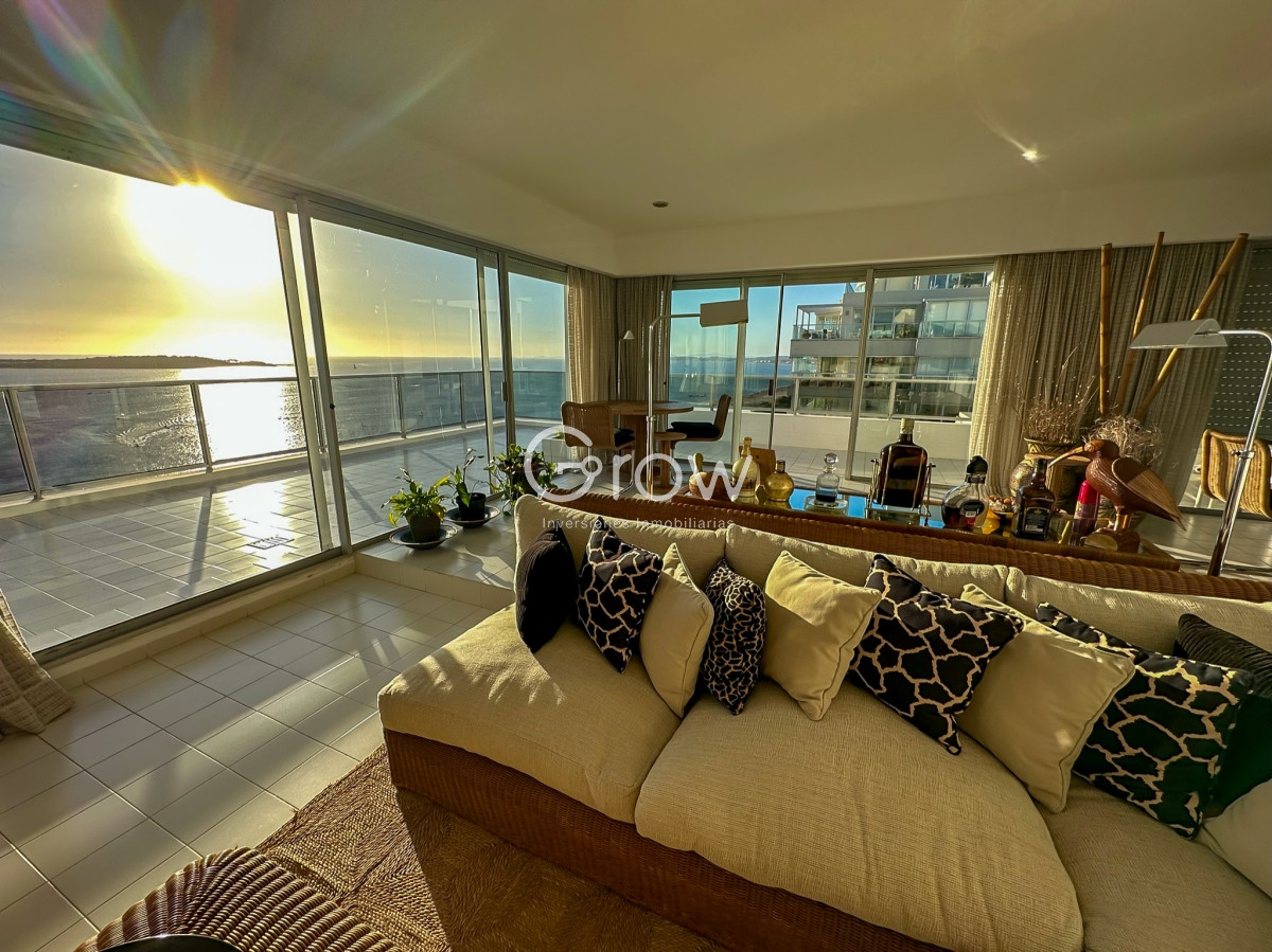 Apartamento ID.1160 - Gran penthouse en torre clásica de playa mansa 