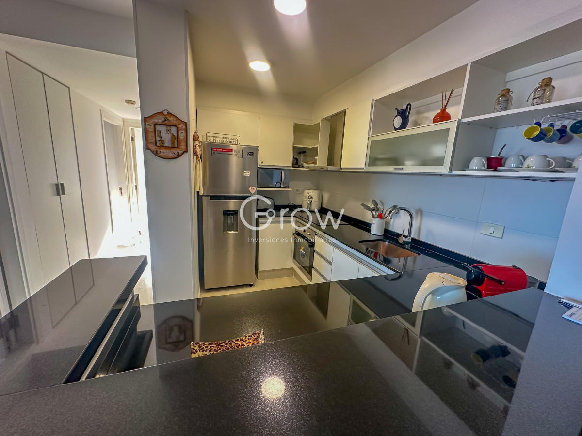 Apartamento ID.3006 - Hermoso piso alto con vistas al mar en parada 3 de Playa Brava 