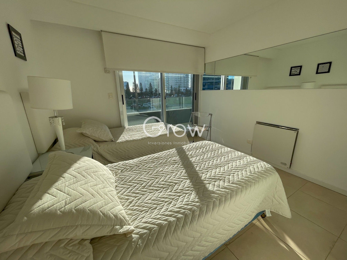 Apartamento ID.2053 - Hermoso apartamento esquinero en Playa Mansa!