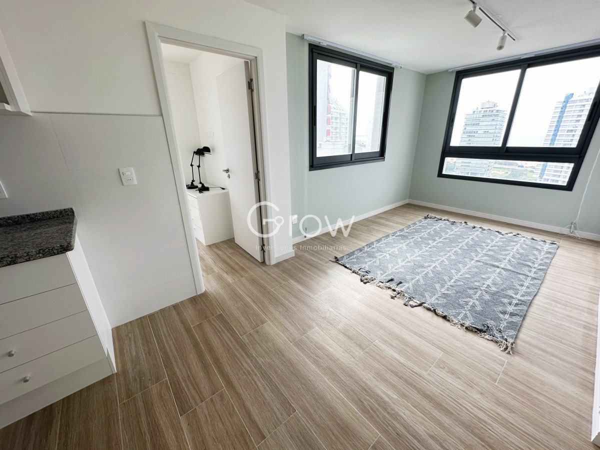 Apartamento ID.2535 - A pasos de Playa Brava en Torre con servicios!!!