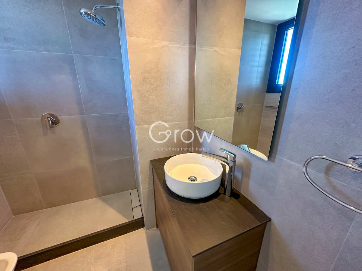 Apartamento ID.2327 - Venetian. Exclusivo apartamento frente al Mar en Playa Mansa!