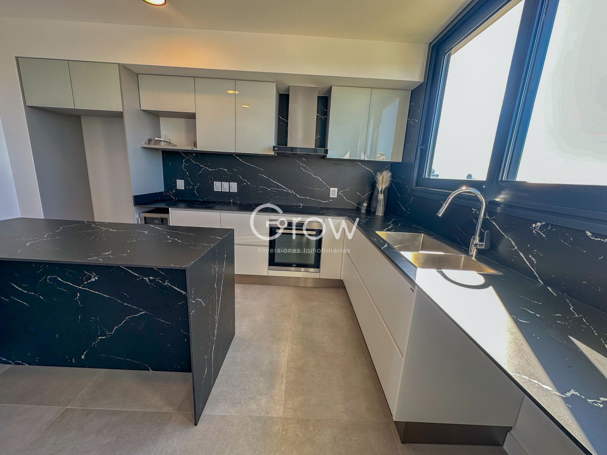 Apartamento ID.2327 - Venetian. Exclusivo apartamento frente al Mar en Playa Mansa!