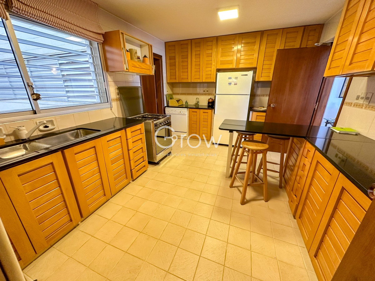 Apartamento ID.423 - Primera linea de peninsula, amplio departamento en venta