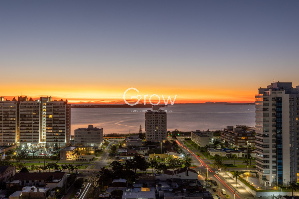 Apartamento ID.718 - Piso alto con hermosa vista a playa Mansa! 