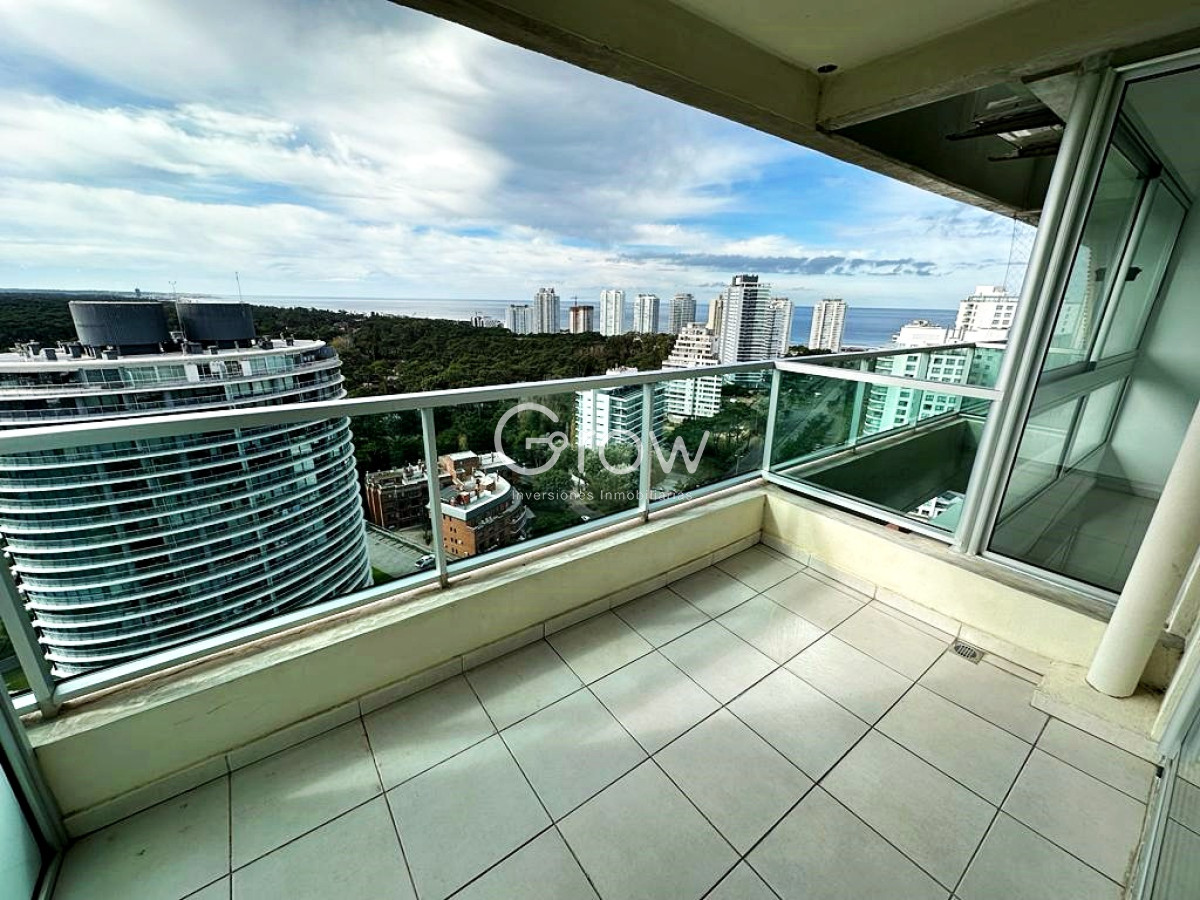 Apartamento ID.504 - Punta del Este, edificio con amplios servicios cerca de todo.