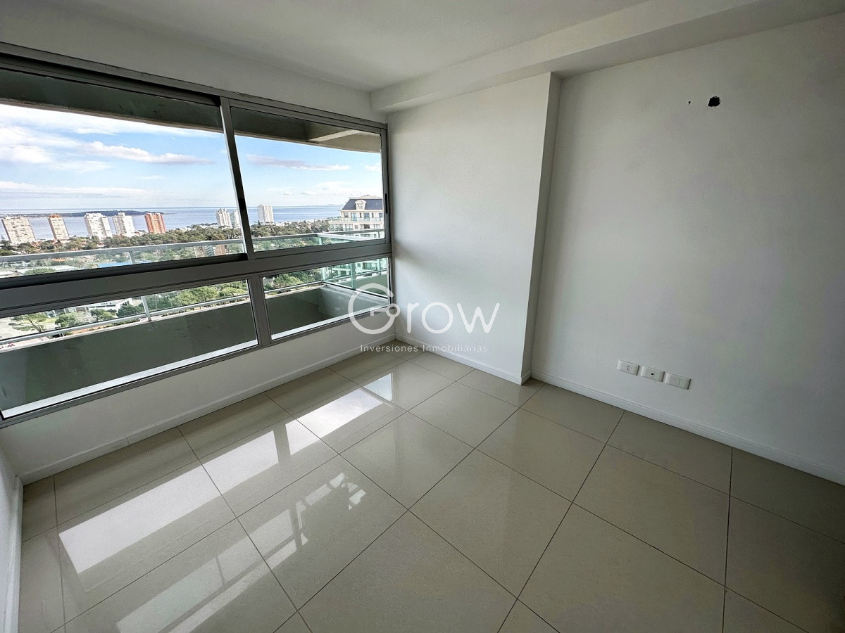 Apartamento ID.505 - Punta del Este, a pasos de todo con amplios servicios.