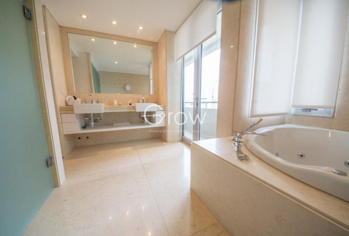 Apartamento ID.2119 - Espectacular Departamento en el Puerto de Punta del Este