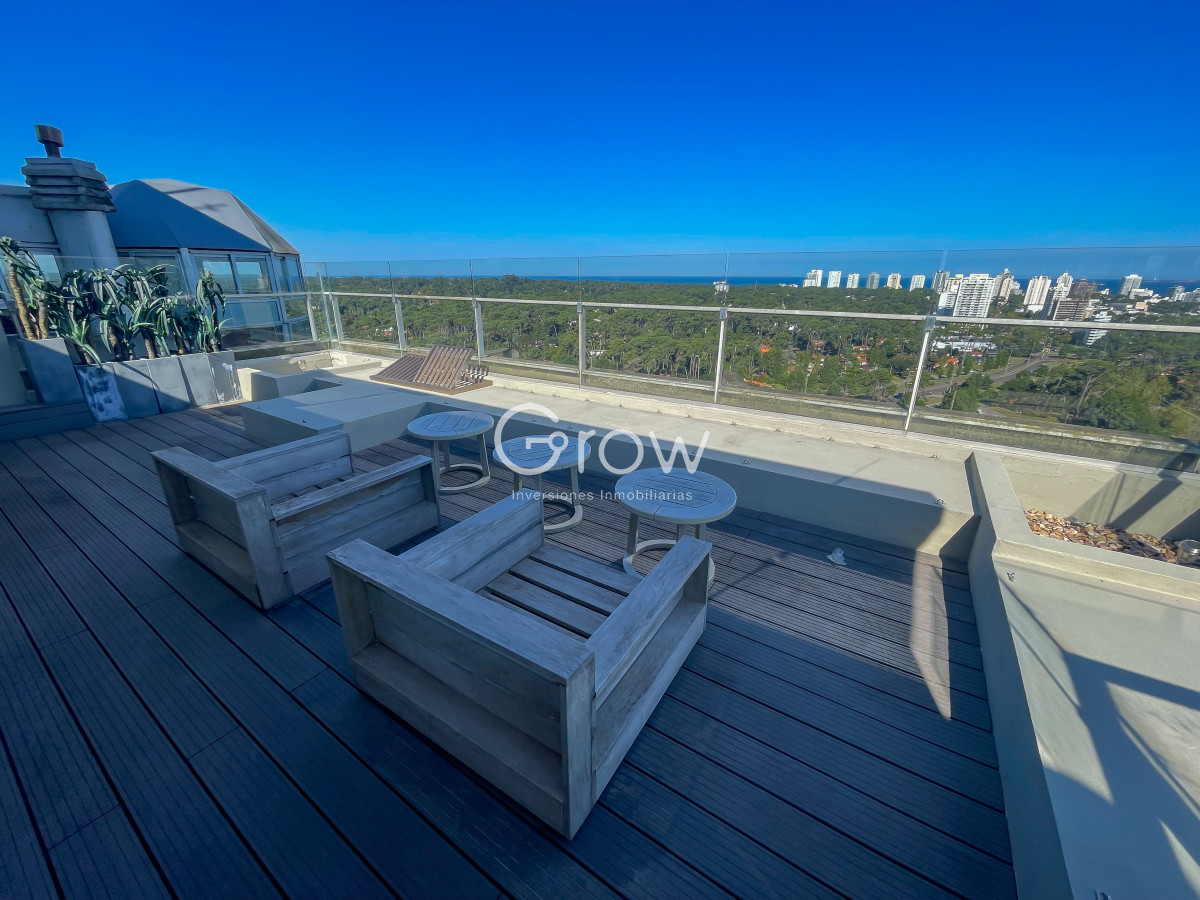 Apartamento ID.2436 - Exclusivo Penthouse duplex, cerca de todo, Av Roosevelt, Punta del Este!