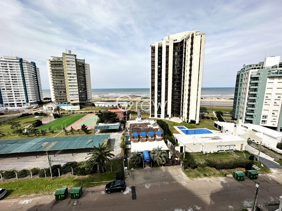 Apartamento ID.749 - Punta del Este Playa Brava. Vista al Mar.