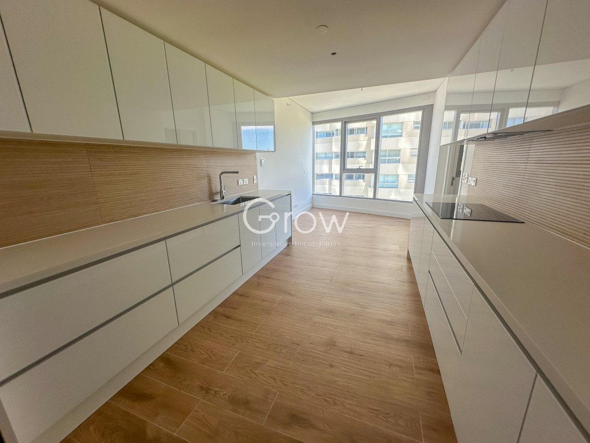 Apartamento ID.2348 - Apartamento en exclusiva Torre de Punta del Este!