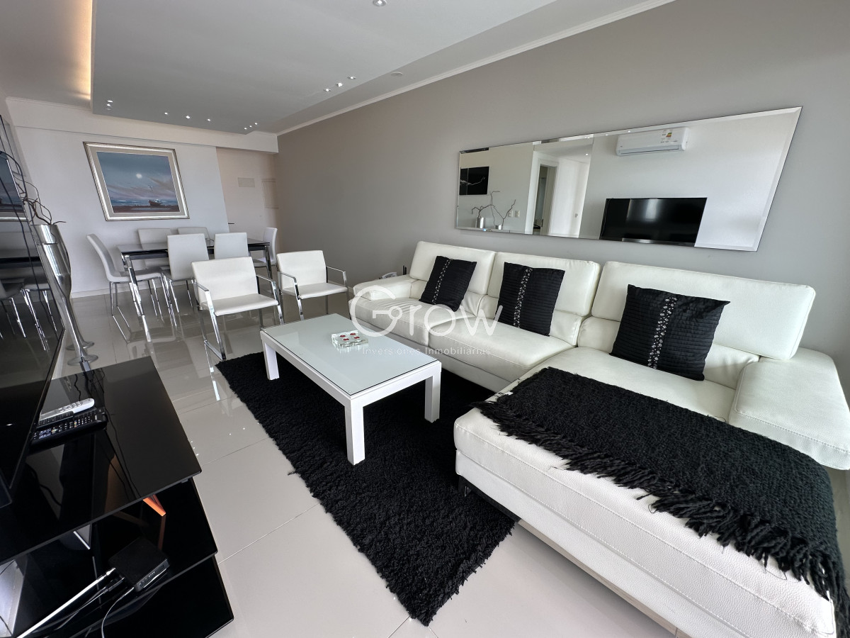 Apartamento ID.2479 - OPORTUNIDAD! Wind Tower de 2 dormitorios, hermosa vista al mar!