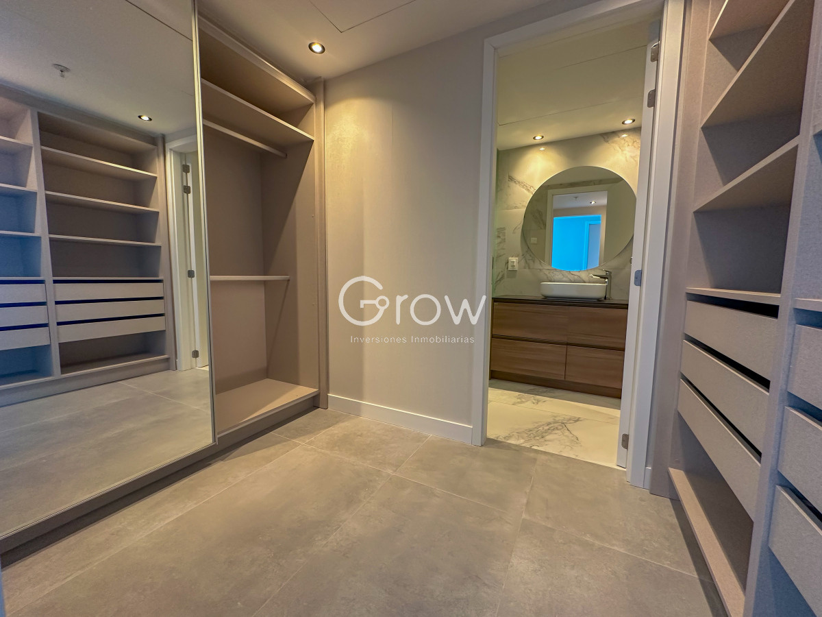 Apartamento ID.2327 - Venetian. Exclusivo apartamento frente al Mar en Playa Mansa!