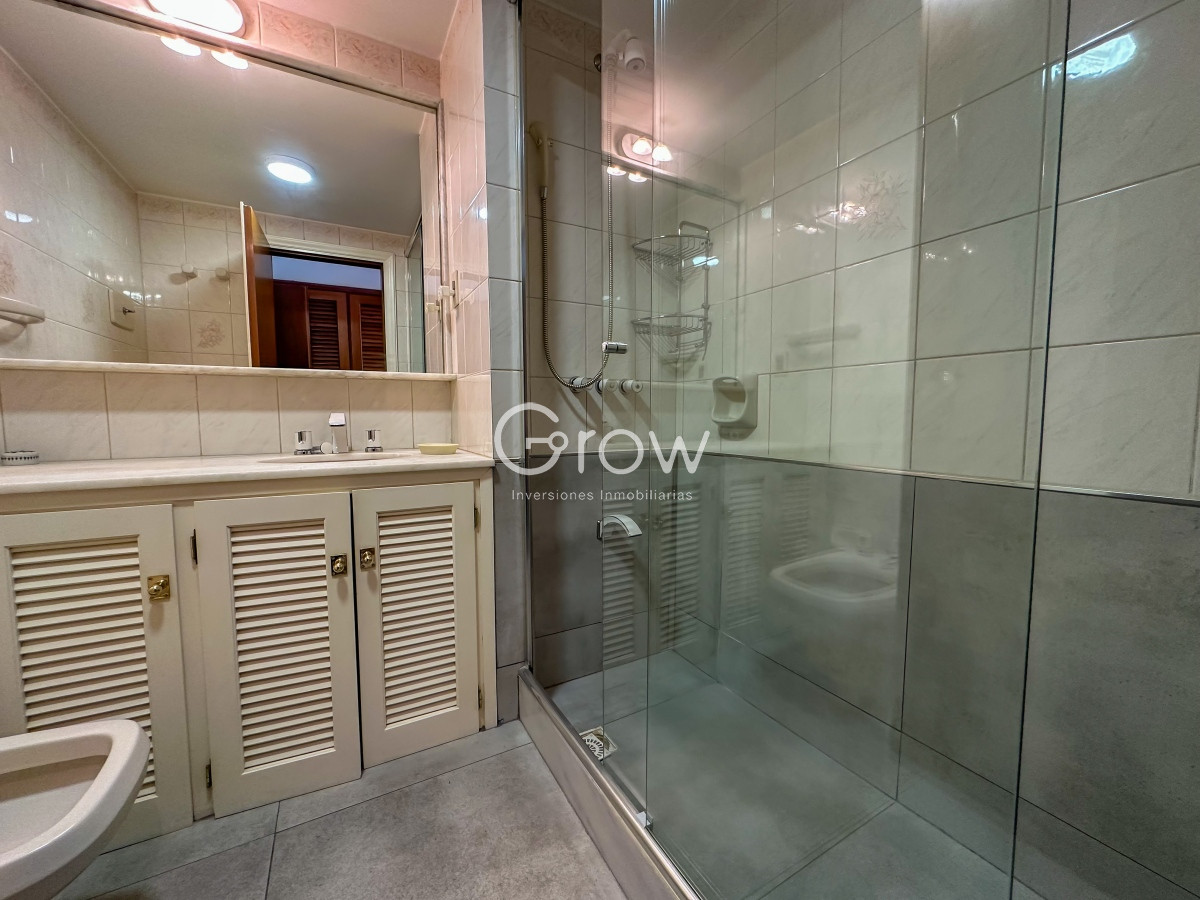 Apartamento ID.423 - Primera linea de peninsula, amplio departamento en venta