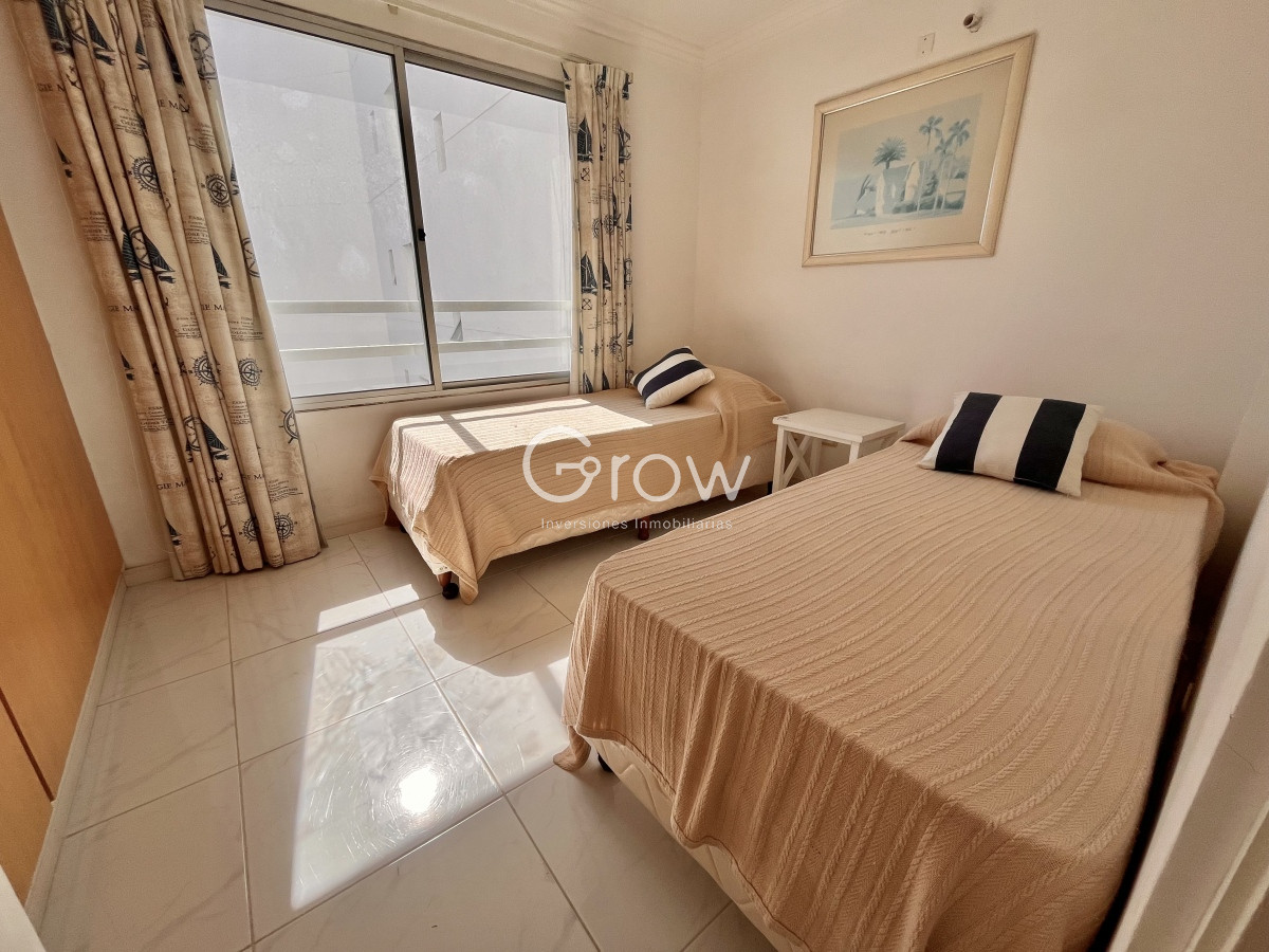 Apartamento ID.8 - Edificio Tauro - Primera fila de Playa Mansa. Amplio con vistas directas al mar