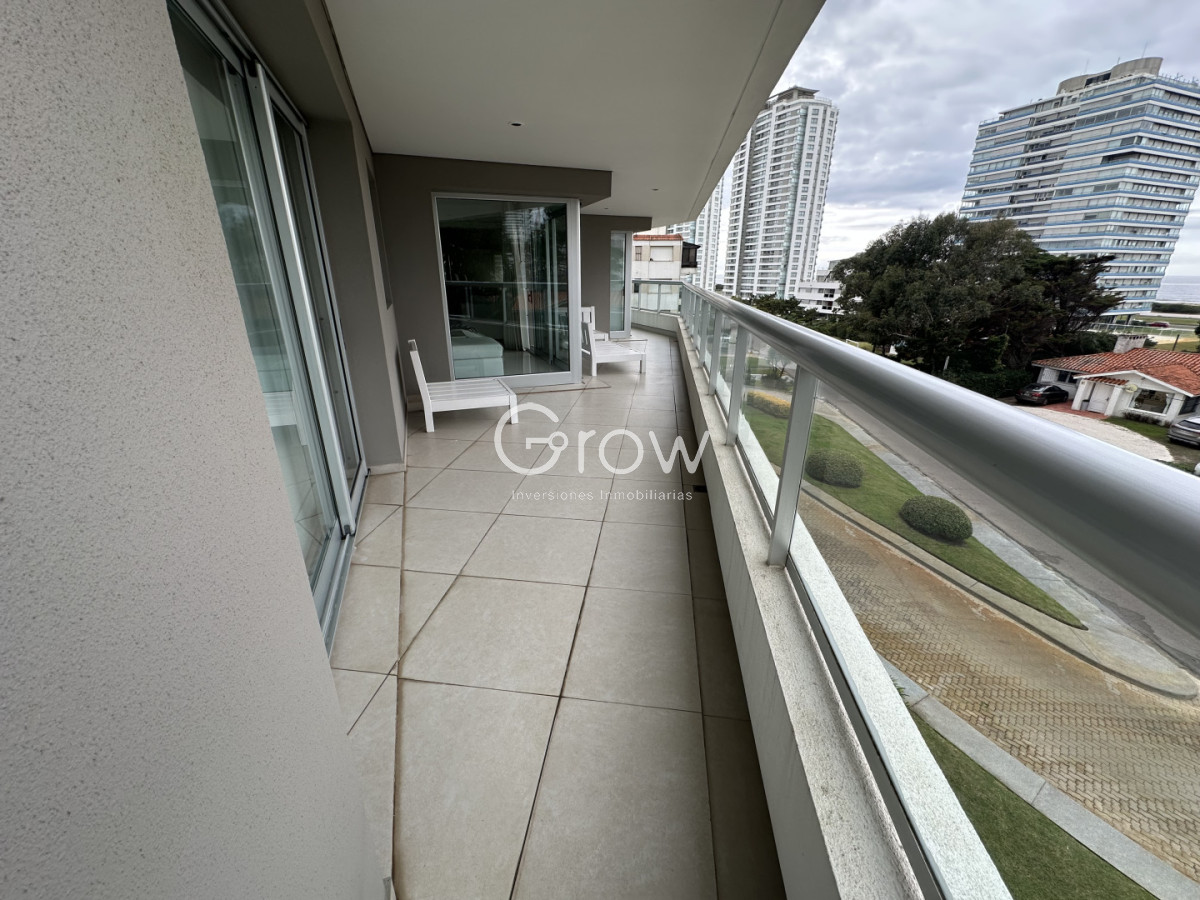 Apartamento ID.2175 - Excluso departamento semi piso en Playa Brava, Punta del Este!