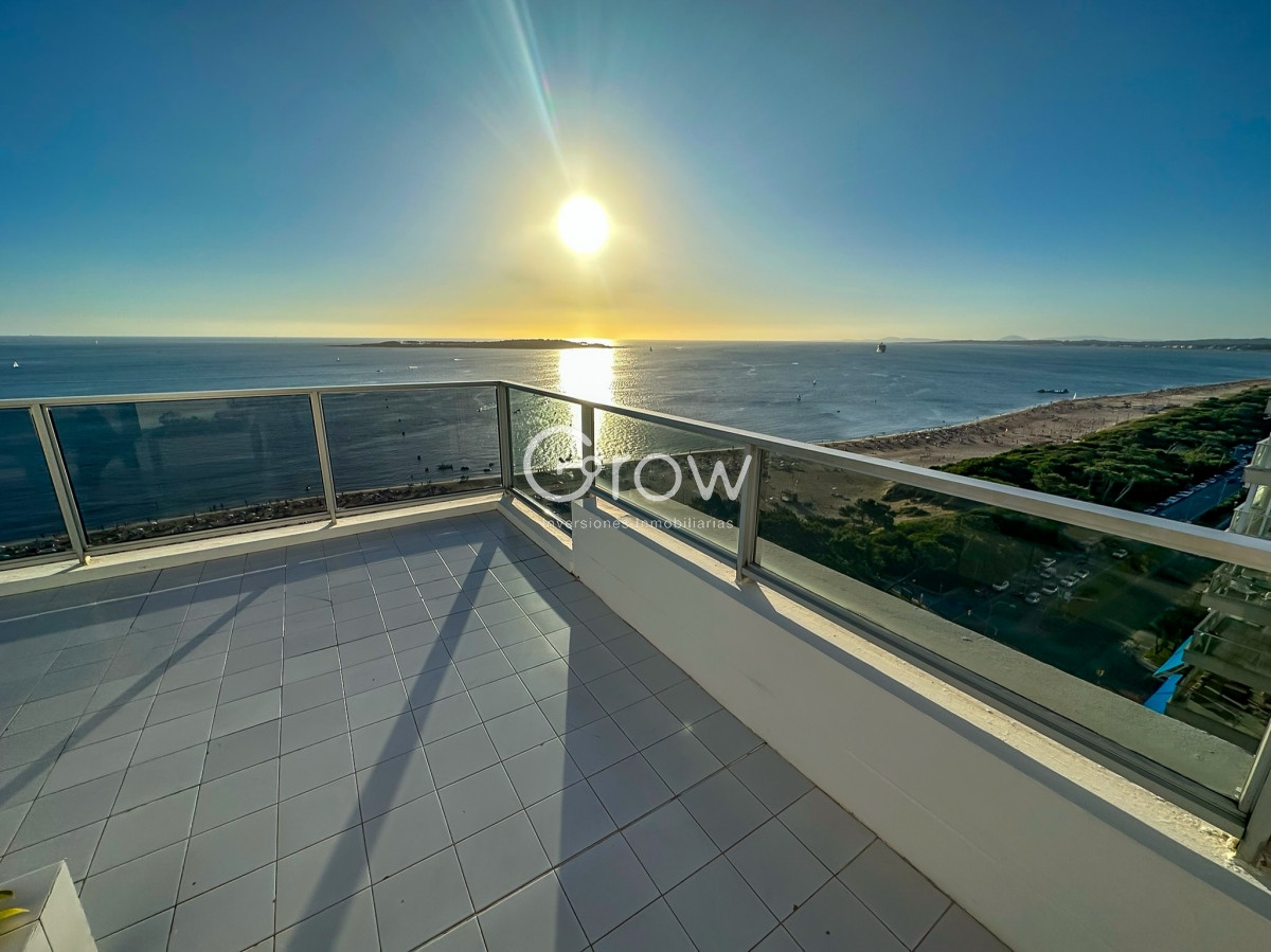 Apartamento ID.1160 - Gran penthouse en torre clásica de playa mansa 