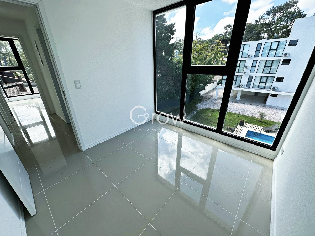 Apartamento ID.1 - Playa Mansa a 200 mts del mar! 3 dormitorios U$S 220.000! 