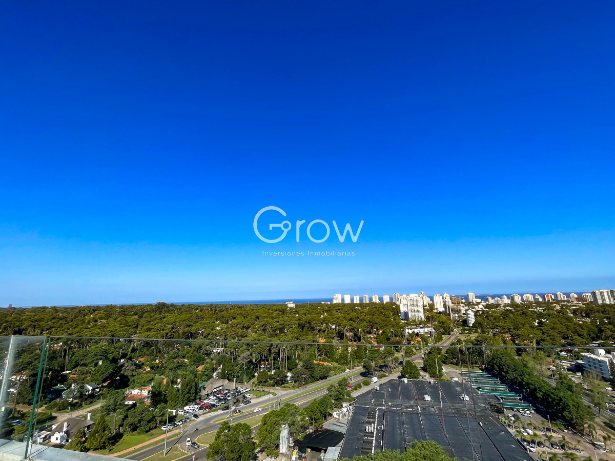 Apartamento ID.2436 - Exclusivo Penthouse duplex, cerca de todo, Av Roosevelt, Punta del Este!