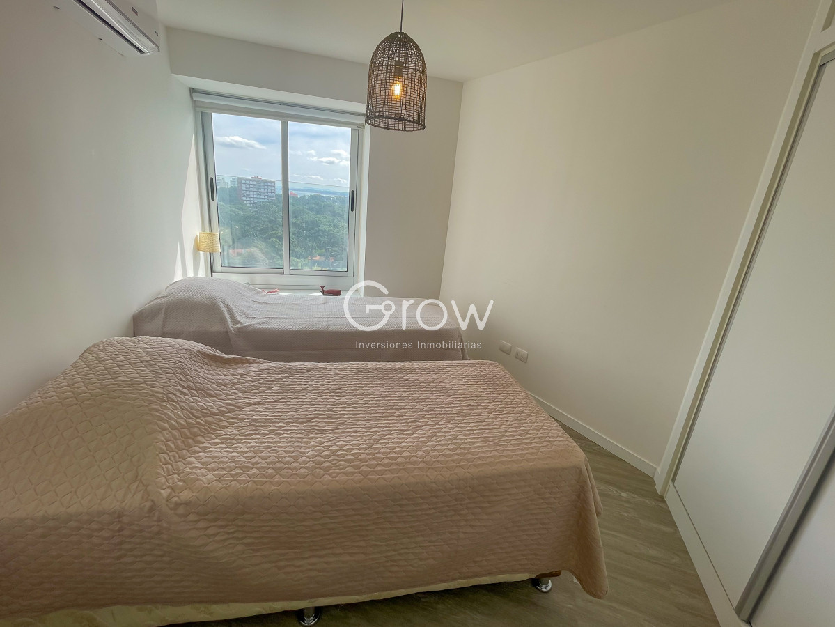 Apartamento ID.2612 - Piso alto en Av Roosevelt, alquiler de verano, Punta del Este!