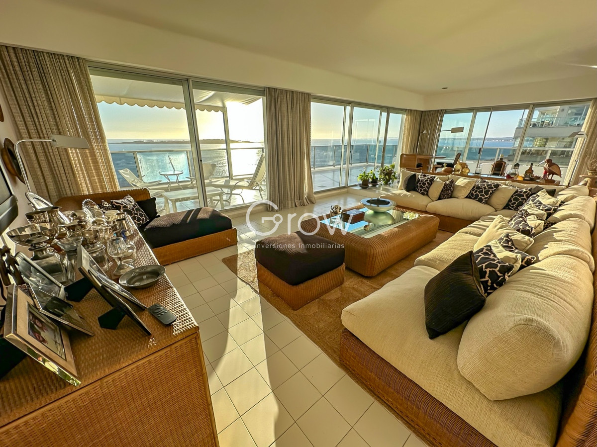 Apartamento ID.1160 - Gran penthouse en torre clásica de playa mansa 
