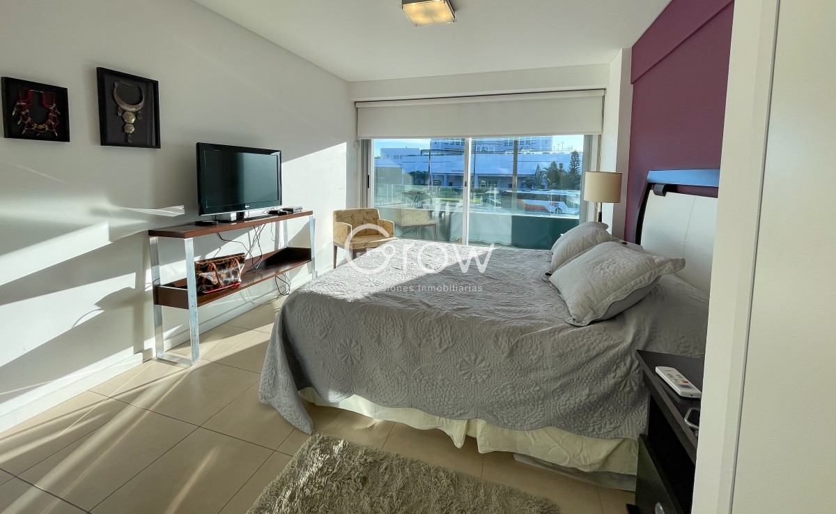 Apartamento ID.2053 - Hermoso apartamento esquinero en Playa Mansa!